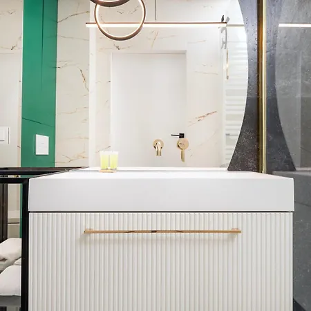 Apartment Manufaktura Modern By Bookinghost
